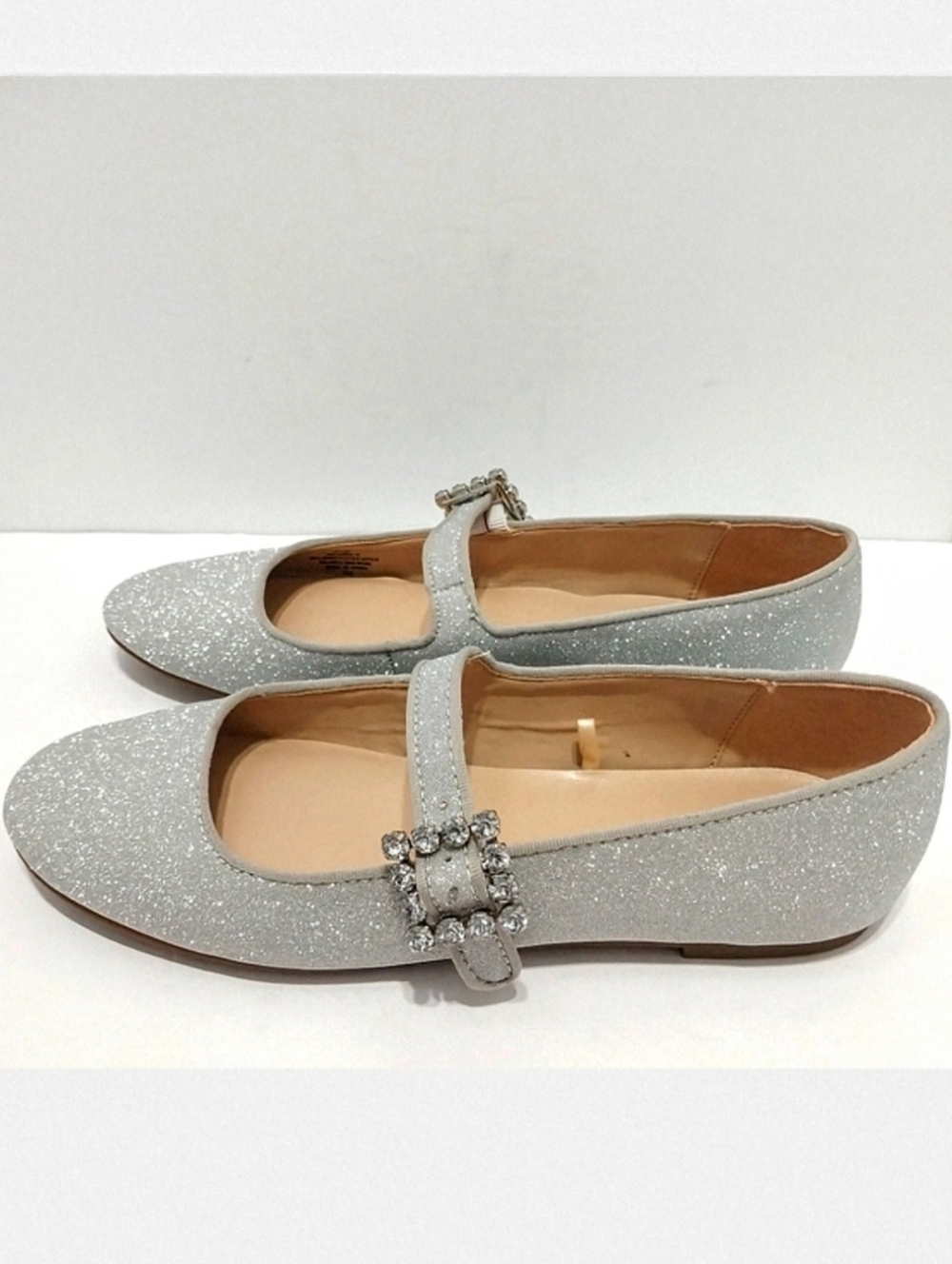 Unisa Unfandie Flats, NEW, Size 8.5‎